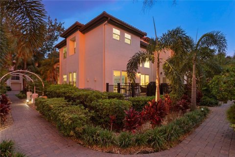 Townhouse in Tampa, Florida 3 bedrooms, 189.43 sq.m. № 1855824 - photo 12