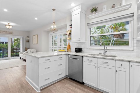 Townhouse in Tampa, Florida 3 bedrooms, 189.43 sq.m. № 1855824 - photo 21