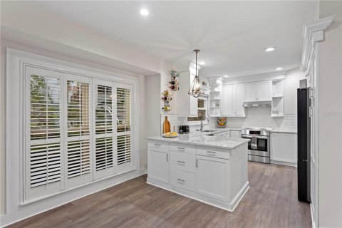 Townhouse in Tampa, Florida 3 bedrooms, 189.43 sq.m. № 1855824 - photo 24