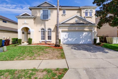 House in Haines City, Florida 5 bedrooms, 252.23 sq.m. № 2166024 - photo 2