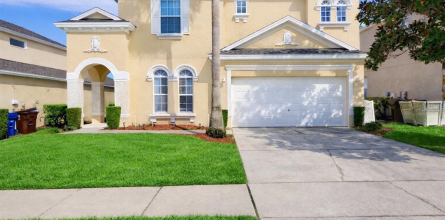 House in Haines City, Florida 5 bedrooms, 252.23 sq.m. № 2166024