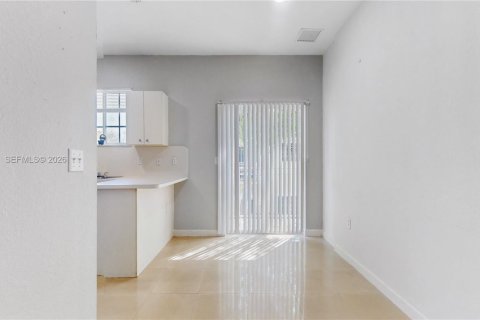 Condo in Homestead, Florida, 3 bedrooms  № 2402459 - photo 6