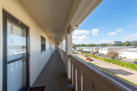 Condo in Clearwater, Florida, 2 bedrooms  № 2330350
