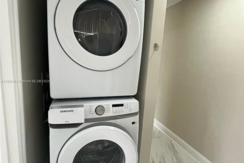 Townhouse in Palm Beach Gardens, Florida 3 bedrooms, 118.54 sq.m. № 1953729 - photo 18