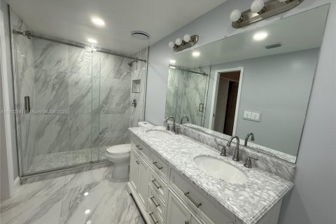 Townhouse in Palm Beach Gardens, Florida 3 bedrooms, 118.54 sq.m. № 1953729 - photo 1