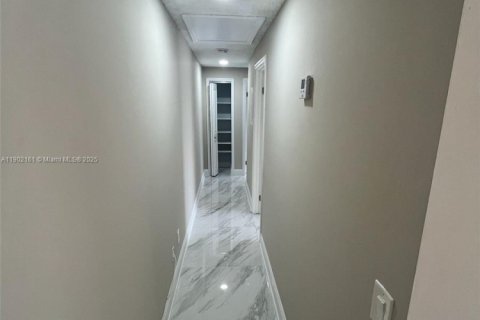 Townhouse in Palm Beach Gardens, Florida 3 bedrooms, 118.54 sq.m. № 1953729 - photo 13