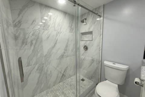 Townhouse in Palm Beach Gardens, Florida 3 bedrooms, 118.54 sq.m. № 1953729 - photo 3