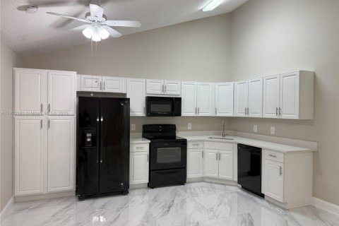 Townhouse in Palm Beach Gardens, Florida 3 bedrooms, 118.54 sq.m. № 1953729 - photo 10