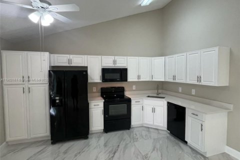 Townhouse in Palm Beach Gardens, Florida 3 bedrooms, 118.54 sq.m. № 1953729 - photo 11