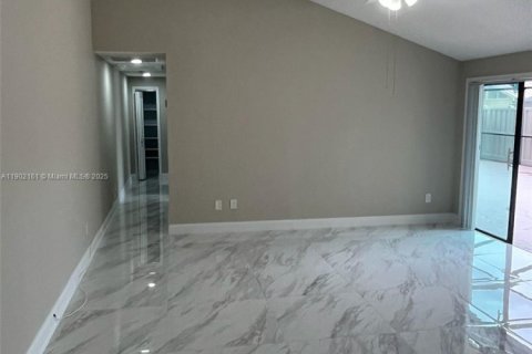 Townhouse in Palm Beach Gardens, Florida 3 bedrooms, 118.54 sq.m. № 1953729 - photo 7