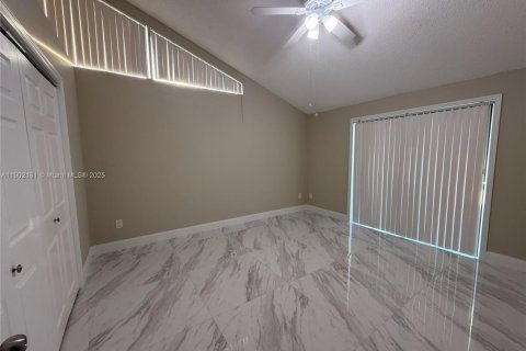 Townhouse in Palm Beach Gardens, Florida 3 bedrooms, 118.54 sq.m. № 1953729 - photo 25