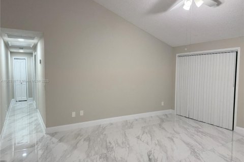 Townhouse in Palm Beach Gardens, Florida 3 bedrooms, 118.54 sq.m. № 1953729 - photo 8