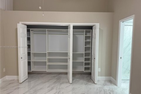 Townhouse in Palm Beach Gardens, Florida 3 bedrooms, 118.54 sq.m. № 1953729 - photo 5