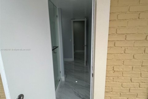 Townhouse in Palm Beach Gardens, Florida 3 bedrooms, 118.54 sq.m. № 1953729 - photo 23