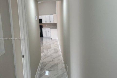 Townhouse in Palm Beach Gardens, Florida 3 bedrooms, 118.54 sq.m. № 1953729 - photo 12