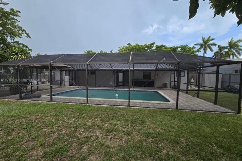 Villa ou maison à louer à Cutler Bay, Floride: 4 chambres, 122.54 m2 № 1971357 - photo 24