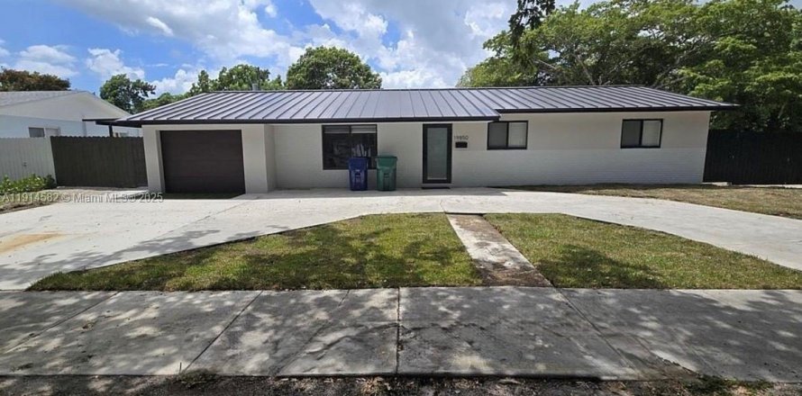 Villa ou maison à Cutler Bay, Floride 4 chambres, 122.54 m2 № 1971357