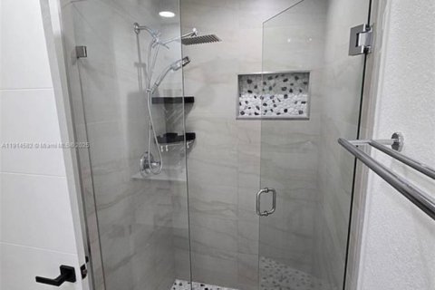 Villa ou maison à louer à Cutler Bay, Floride: 4 chambres, 122.54 m2 № 1971357 - photo 13