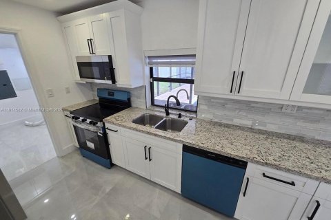 Villa ou maison à louer à Cutler Bay, Floride: 4 chambres, 122.54 m2 № 1971357 - photo 6