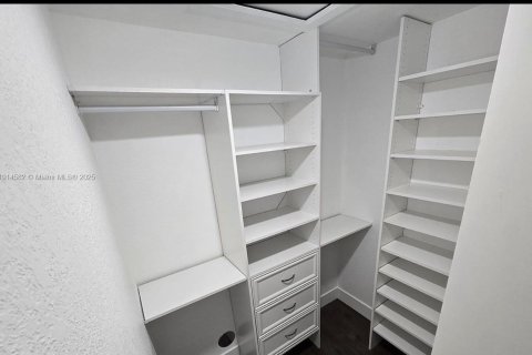 Villa ou maison à louer à Cutler Bay, Floride: 4 chambres, 122.54 m2 № 1971357 - photo 10