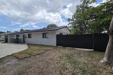 Villa ou maison à louer à Cutler Bay, Floride: 4 chambres, 122.54 m2 № 1971357 - photo 26