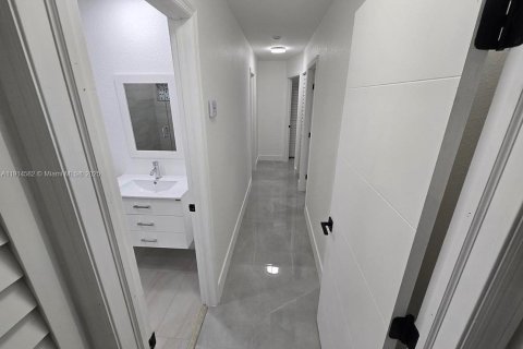 Villa ou maison à louer à Cutler Bay, Floride: 4 chambres, 122.54 m2 № 1971357 - photo 9