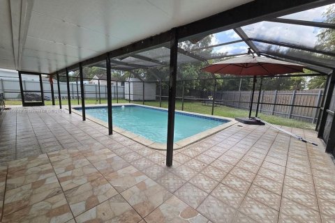 Villa ou maison à louer à Cutler Bay, Floride: 4 chambres, 122.54 m2 № 1971357 - photo 20