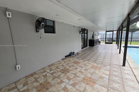 Villa ou maison à louer à Cutler Bay, Floride: 4 chambres, 122.54 m2 № 1971357 - photo 21