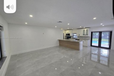 Villa ou maison à louer à Cutler Bay, Floride: 4 chambres, 122.54 m2 № 1971357 - photo 3