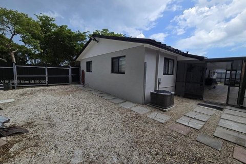 Villa ou maison à louer à Cutler Bay, Floride: 4 chambres, 122.54 m2 № 1971357 - photo 25