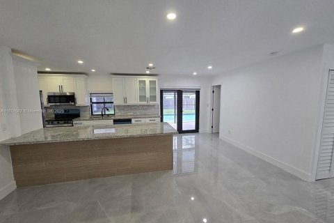 Villa ou maison à louer à Cutler Bay, Floride: 4 chambres, 122.54 m2 № 1971357 - photo 4