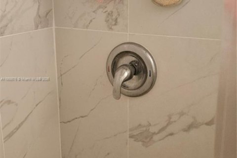 Condominio en venta en Lauderdale Lakes, Florida, 2 dormitorios, 89.19 m2 № 2012502 - foto 16