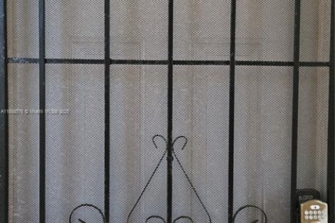 Condominio en Lauderdale Lakes, Florida, 2 dormitorios  № 2012502