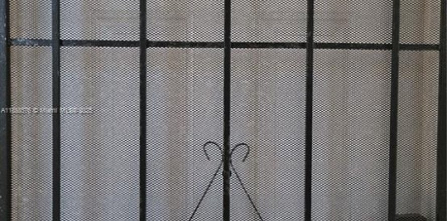 Condominio en Lauderdale Lakes, Florida, 2 dormitorios  № 2012502