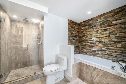 Condo in Fort Lauderdale, Florida, 2 bedrooms № 2391976 - photo 21
