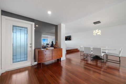 Condo in Fort Lauderdale, Florida, 2 bedrooms № 2391976 - photo 9