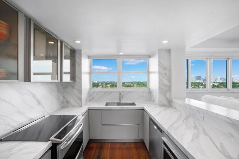 Condo in Fort Lauderdale, Florida, 2 bedrooms № 2391976 - photo 18