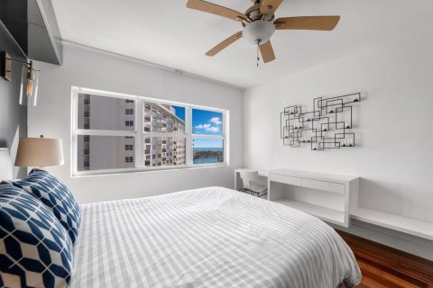 Condo in Fort Lauderdale, Florida, 2 bedrooms № 2391976 - photo 22