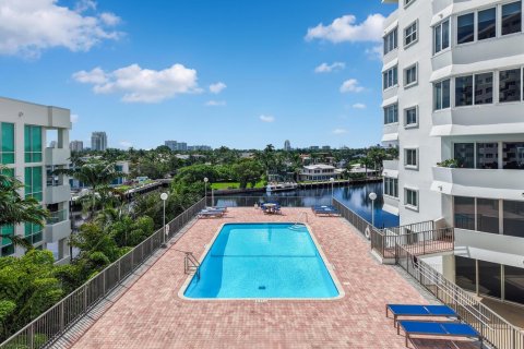 Condo in Fort Lauderdale, Florida, 2 bedrooms № 2391976 - photo 25