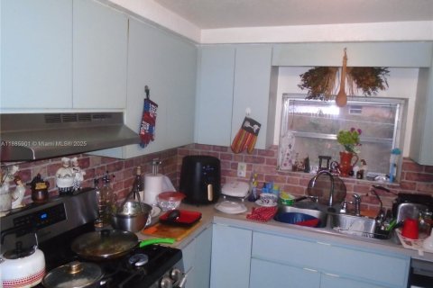 Casa en venta en Hollywood, Florida, 4 dormitorios, 121.7 m2 № 1932753 - foto 26