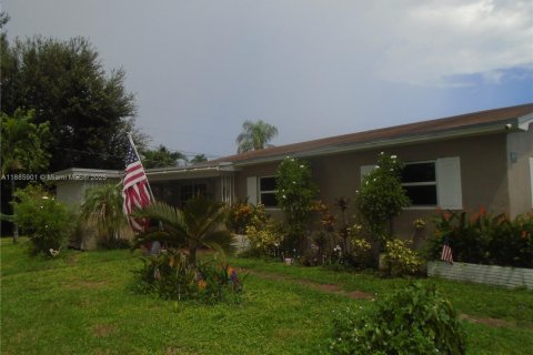 Casa en venta en Hollywood, Florida, 4 dormitorios, 121.7 m2 № 1932753 - foto 11