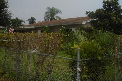 Casa en venta en Hollywood, Florida, 4 dormitorios, 121.7 m2 № 1932753 - foto 8