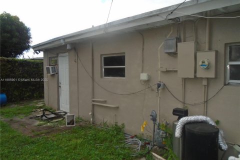 Casa en venta en Hollywood, Florida, 4 dormitorios, 121.7 m2 № 1932753 - foto 17