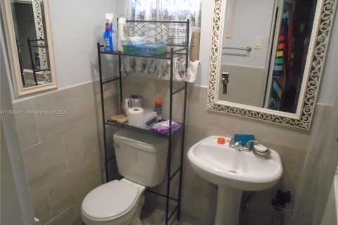 Casa en venta en Hollywood, Florida, 4 dormitorios, 121.7 m2 № 1932753 - foto 22