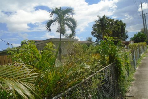 Casa en venta en Hollywood, Florida, 4 dormitorios, 121.7 m2 № 1932753 - foto 4