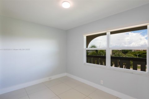 Condo in Coconut Creek, Florida, 2 bedrooms  № 1806130 - photo 18