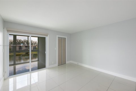 Condo in Coconut Creek, Florida, 2 bedrooms  № 1806130 - photo 27
