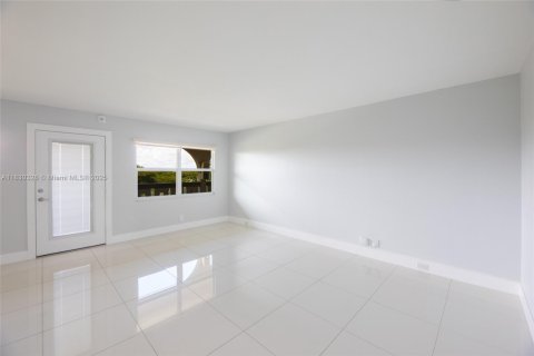 Condo in Coconut Creek, Florida, 2 bedrooms  № 1806130 - photo 16