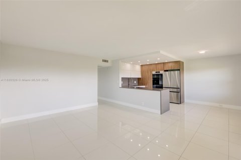 Condo in Coconut Creek, Florida, 2 bedrooms  № 1806130 - photo 22