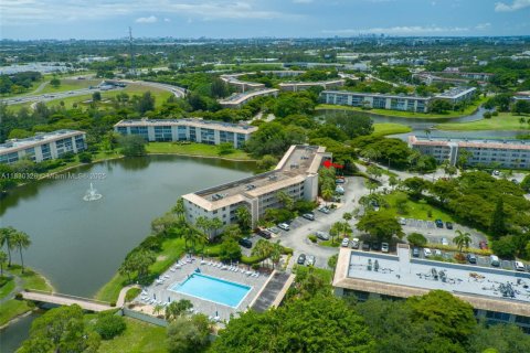 Condo in Coconut Creek, Florida, 2 bedrooms  № 1806130 - photo 14